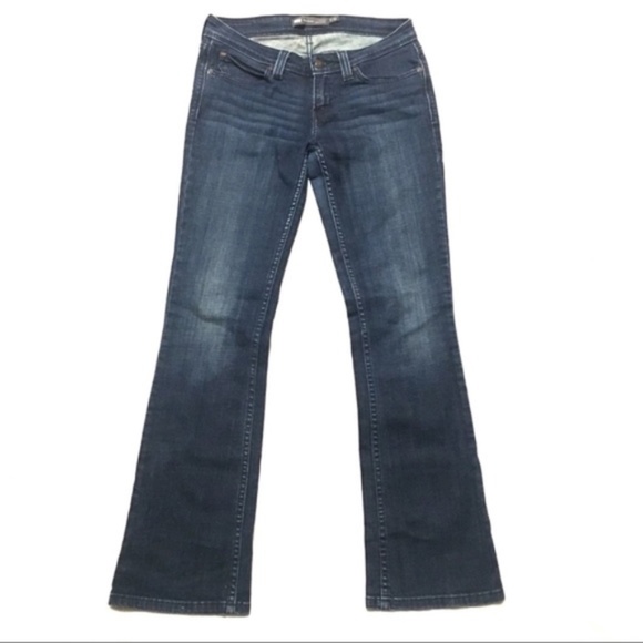Levi's Denim - 💎 Levi’s Demi curve low rise 7/28